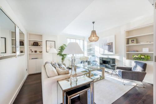 Luxurious 3-Bed Apartment in London - main image