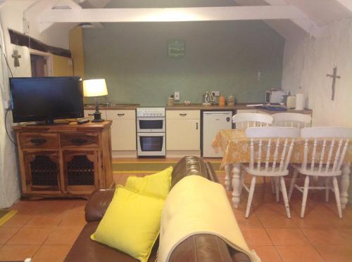 Cowshed Cottage - image 2