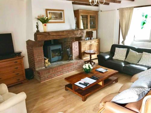 6Bed-Sleeps12-GroupRetreat-YogaStudio-PetFriendly in Le Lorey
