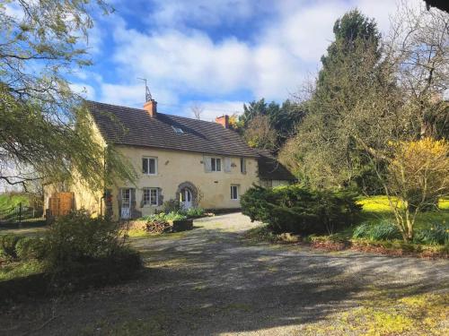 Beautiful Country House with Yoga Studio, Feugères