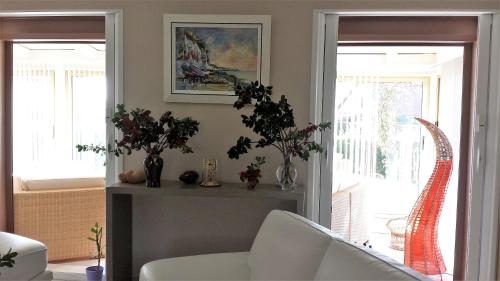 3 chambres privées dans un jardin d'hiver, garage voiture, vélos, motos (3 chambres privees dans un jardin d'hiver, garage voiture, velos, motos) in Tourville-Sur-Arques