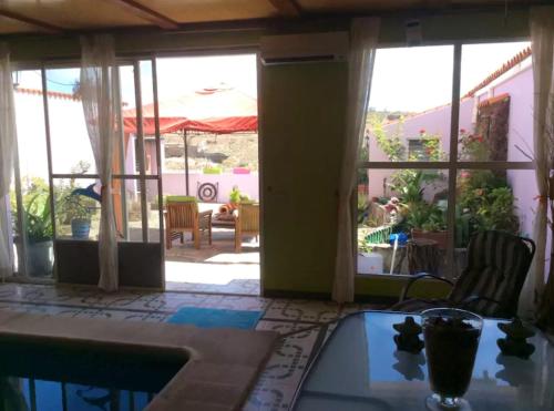  2 bedrooms appartement with indoor pool furnished terrace and wifi at El Perdigon, Pension in Trasmontaña