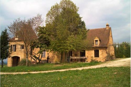 Maison de 5 chambres avec piscine privee jardin amenage et wifi a Plazac gîte à louer Chastel