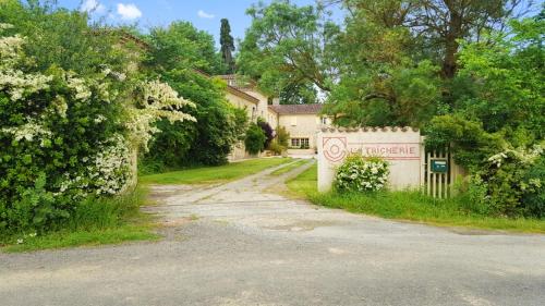 Villa de 4 chambres avec piscine privee jardin clos et wifi a Crastes