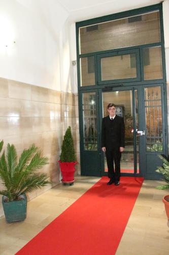 Hotel Mirage - image 9