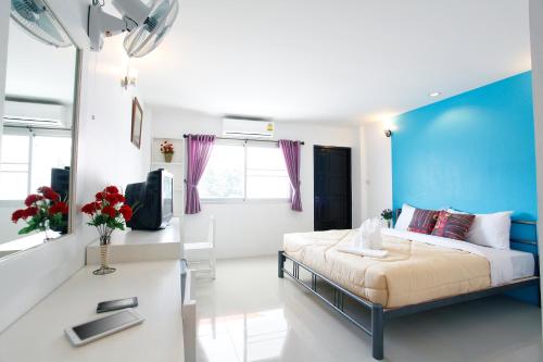 room detail thumbnail 0