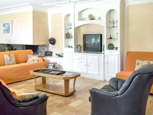 House with 6 bedrooms in Vaison la Romaine with wonderful mountain view private pool and enclosed garden 45 km from the slopes - image 14