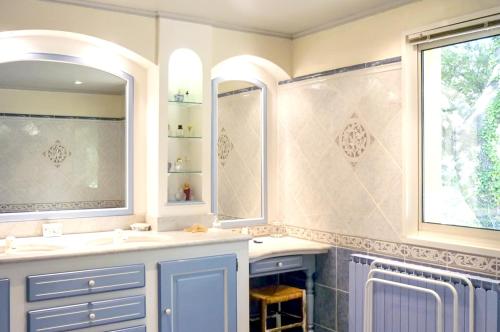 House with 6 bedrooms in Vaison la Romaine with wonderful mountain view private pool and enclosed garden 45 km from the slopes - main image