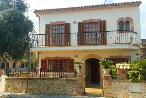 3 bedrooms house at S'Illot Cala Morlanda 600 m away from the beach with furnished terrace and wifi