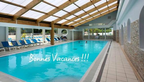 Bungalow de 2 chambres avec piscine partagee terrasse amenagee et wifi a Saint Jean de Monts a 1 km de la plage