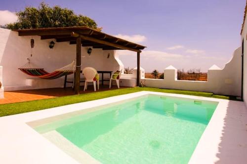 2 bedrooms villa with private pool furnished terrace and wifi at Antigua