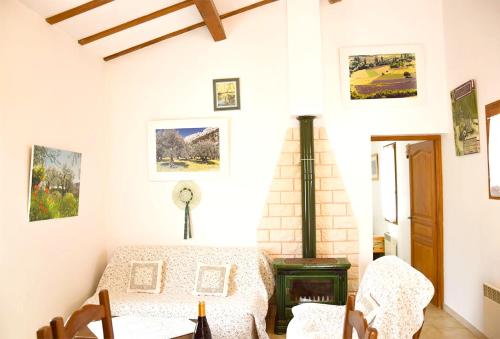 Maison confortable à La Roche-sur-le-Buis avec piscine partagée (Maison confortable a La Roche-sur-le-Buis avec piscine partagee) in Cavaillon