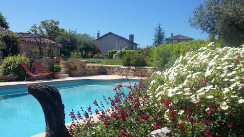 Appartement de 2 chambres avec piscine partagee jardin clos et wifi a Castera Lectourois