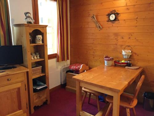 Studio in Valloire with wonderful mountain view and furnished balcony 1 km from the slopes - image 3