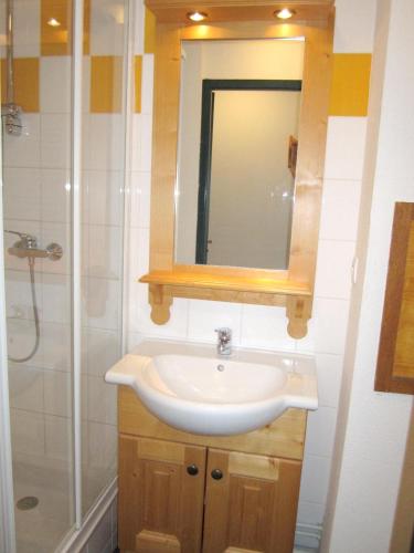Studio in Valloire with wonderful mountain view and furnished balcony 1 km from the slopes - image 11
