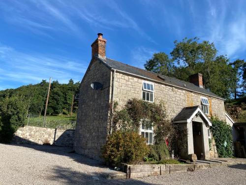 Stunning 3-Bed House in a private hidden valley