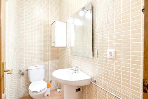House with 3 bedrooms in Lepe with shared pool furnished garden and WiFi 2 km from the beach - image 8