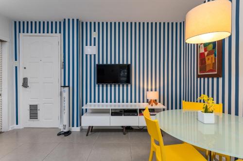 Concept Studio a 200m PRAIA de IPANEMA e 500m Praia COPACABANA - Portaria 24h, Cozinha Completa, Ar Condicionado, SmarTV e Wi-Fi 35mbps 3