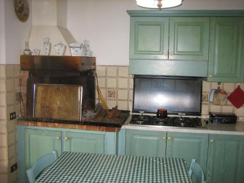 Apartment with 3 bedrooms in Torgiano with shared pool enclosed garden and WiFi - image 4