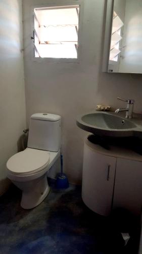 Bathroom, 4 bedrooms house with enclosed garden and wifi at Ifaty in Ifaty