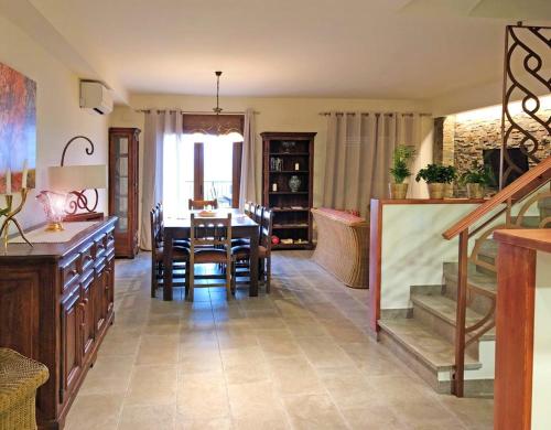  Spacious House in Cretas with Mountain View in Cretas