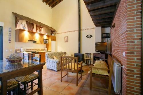 House with one bedroom in Mingorria with wonderful mountain view enclosed garden and WiFi - image 11