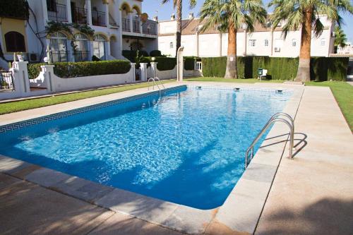House with 2 bedrooms in Torrevieja with shared pool enclosed garden and WiFi 500 m from the beach - image 2