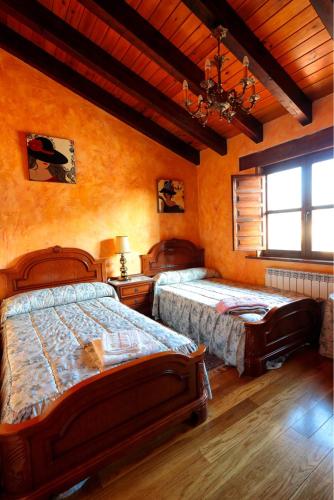  Warm House with Jacuzzi in Chozas de Abajo in Chozas de Abajo