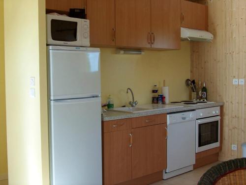 Chalet with 2 bedrooms in Berville with enclosed garden and WiFi - image 7