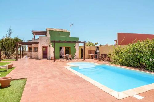  4 bedrooms villa with private pool enclosed garden and wifi at Casillas de Morales, Pension in Casillas de Morales bei Tiscamanita