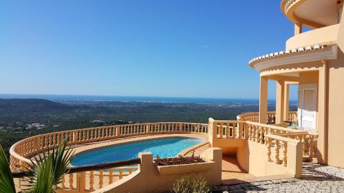 Elegant family house in Loulé with private pool
