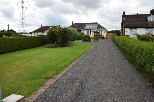 Immaculate Inviting light and airy 2-Bed Cottage