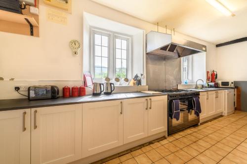 Konyha, Old School House - Yorkshire Three Peaks Challenge in Ingleton