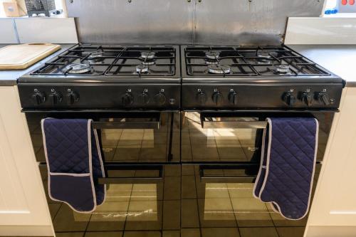 Konyha, Old School House - Yorkshire Three Peaks Challenge in Ingleton