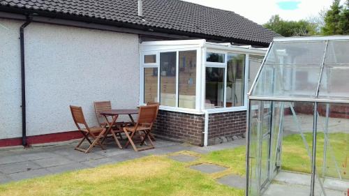 2 Bed home with private garden in the Highlands