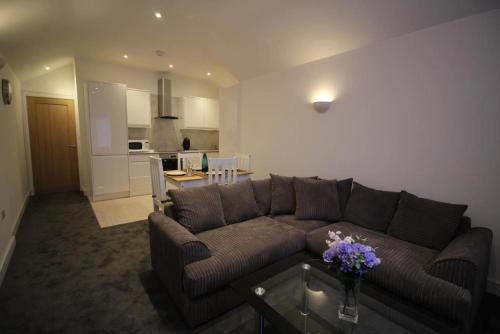 Immaculate 1 Bed Apartment In The Heart Of Staines, , London