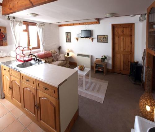 Inviting 2-Bed Cottage in Newcastle Emlyn