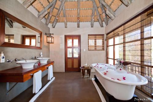 Divava Okavango Resort & Spa Stop at Divava Okavango Lodge & Spa to discover the wonders of Divundu. The hotel offers a high standard of service and amenities to suit the individual needs of all travelers. To be found at the hote