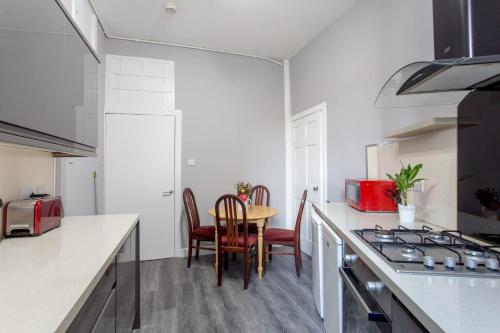 Stunning 2-Bed Apartment in Central Edinburgh, Edimburgo (foto 6)