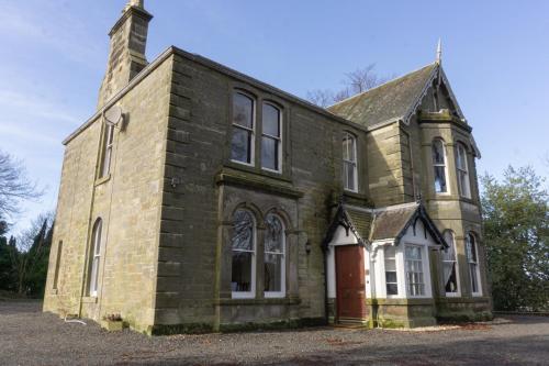6 Bedroom Home - Newton Manor House - image 8