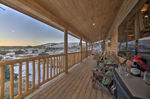 . Peaceful Cabin with Panoramic Mtn Views and Hot Tub!