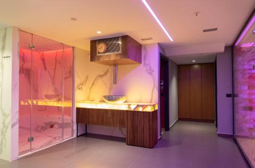 Black Diamond Hotel - image 14