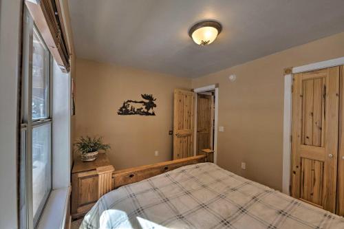 Spacious Pinetop Country Club Cabin with Deck! - image 6