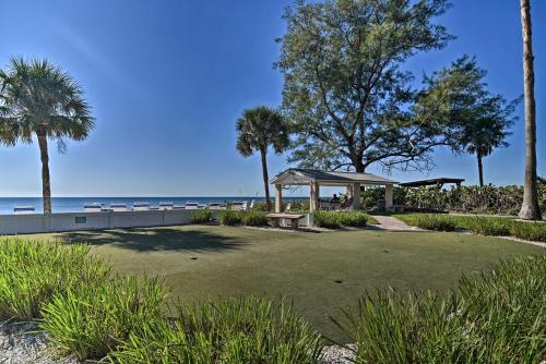 Sunny Gulf Coast Villa Direct Beach and Pool Access in Longboat Key (FL)