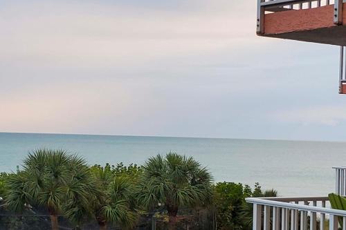Beachfront Indian Shores Condo - Pool and Hot Tub! in Clearwater Beach, USA