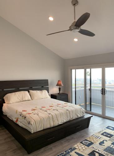 Ocean view AC heated Pool jacuzzi Tennis bikesPool table foosball bikes thumb 3