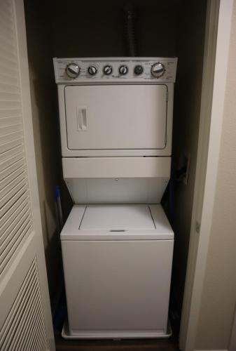 Luxury Apartment in Downtown Sunnyvale - Cars Available - image 7