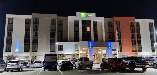 Holiday Inn Express Hotel & Suites Dallas Fort Worth Airport South, an IHG Hotel