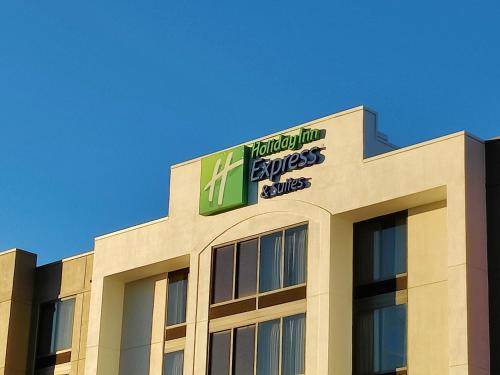 Holiday Inn Express Hotel & Suites Dallas Fort Worth Airport South, an IHG Hotel