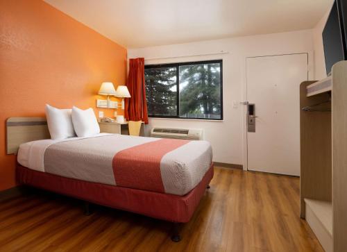 Motel 6-San Luis Obispo, CA - North Set in a prime location of San Luis Obispo (CA), Motel 6 San Luis Obispo North puts everything the city has to offer just outside your doorstep. Both business travelers and tourists can enjoy the hote